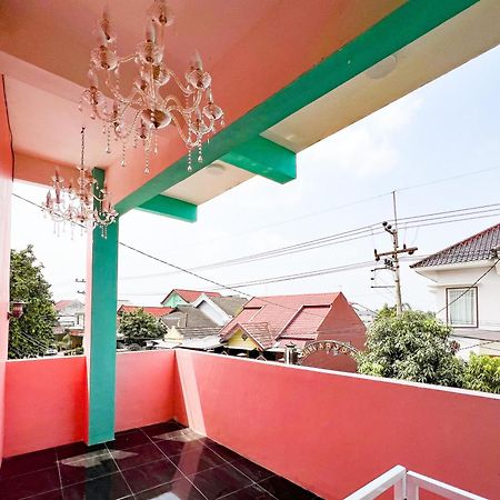 Reddoorz Near Sunrise Mall Mojokerto Экстерьер фото