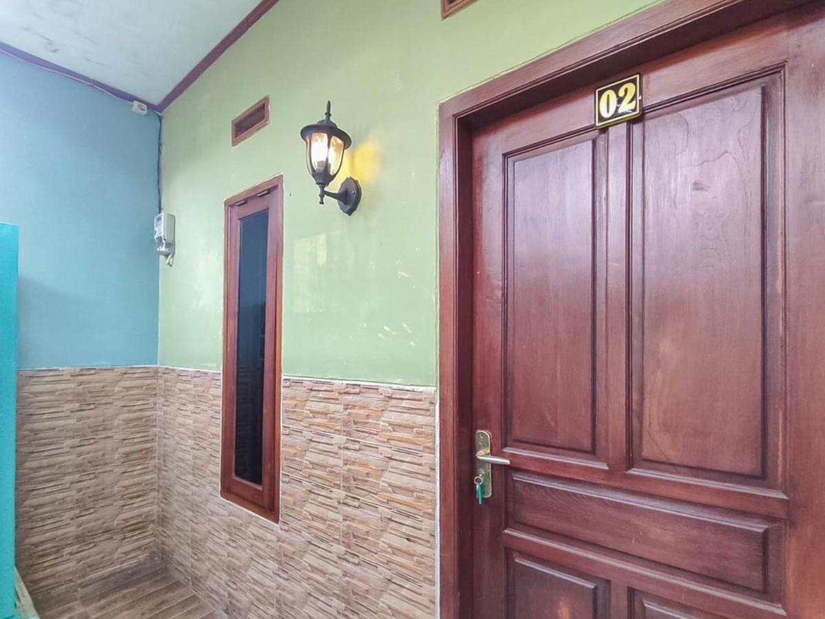 Reddoorz Near Sunrise Mall Mojokerto Экстерьер фото