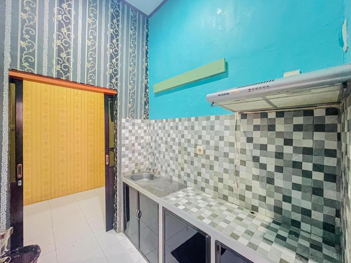 Reddoorz Near Sunrise Mall Mojokerto Экстерьер фото
