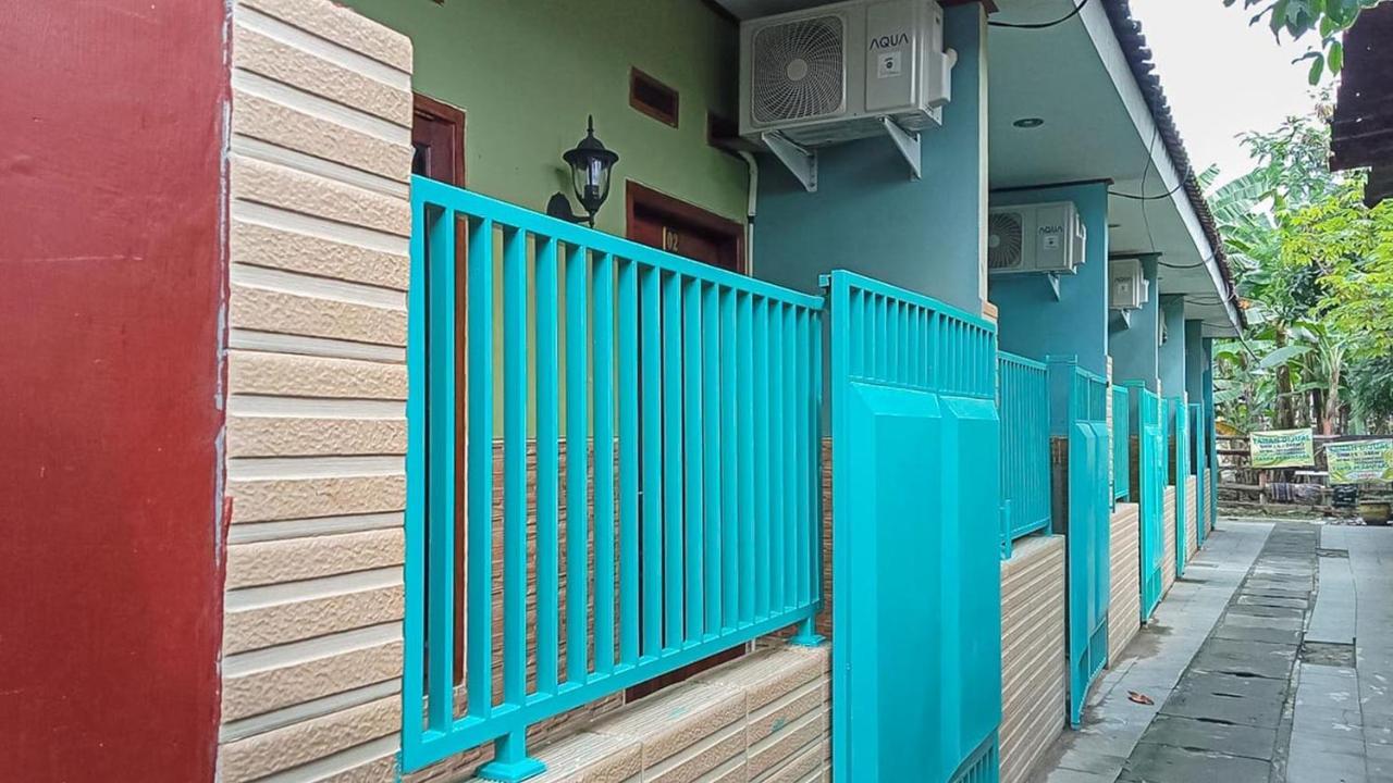 Reddoorz Near Sunrise Mall Mojokerto Экстерьер фото