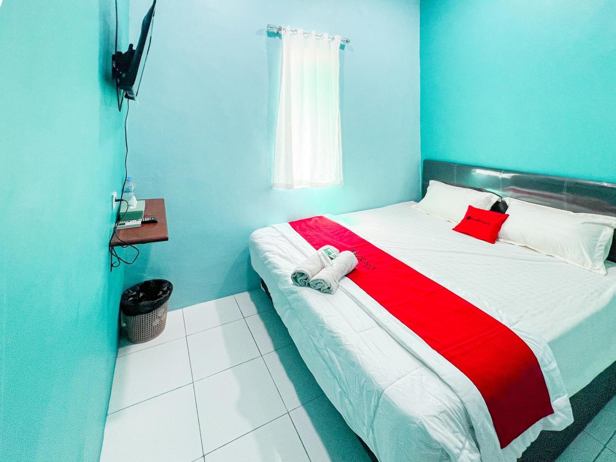 Reddoorz Near Sunrise Mall Mojokerto Экстерьер фото