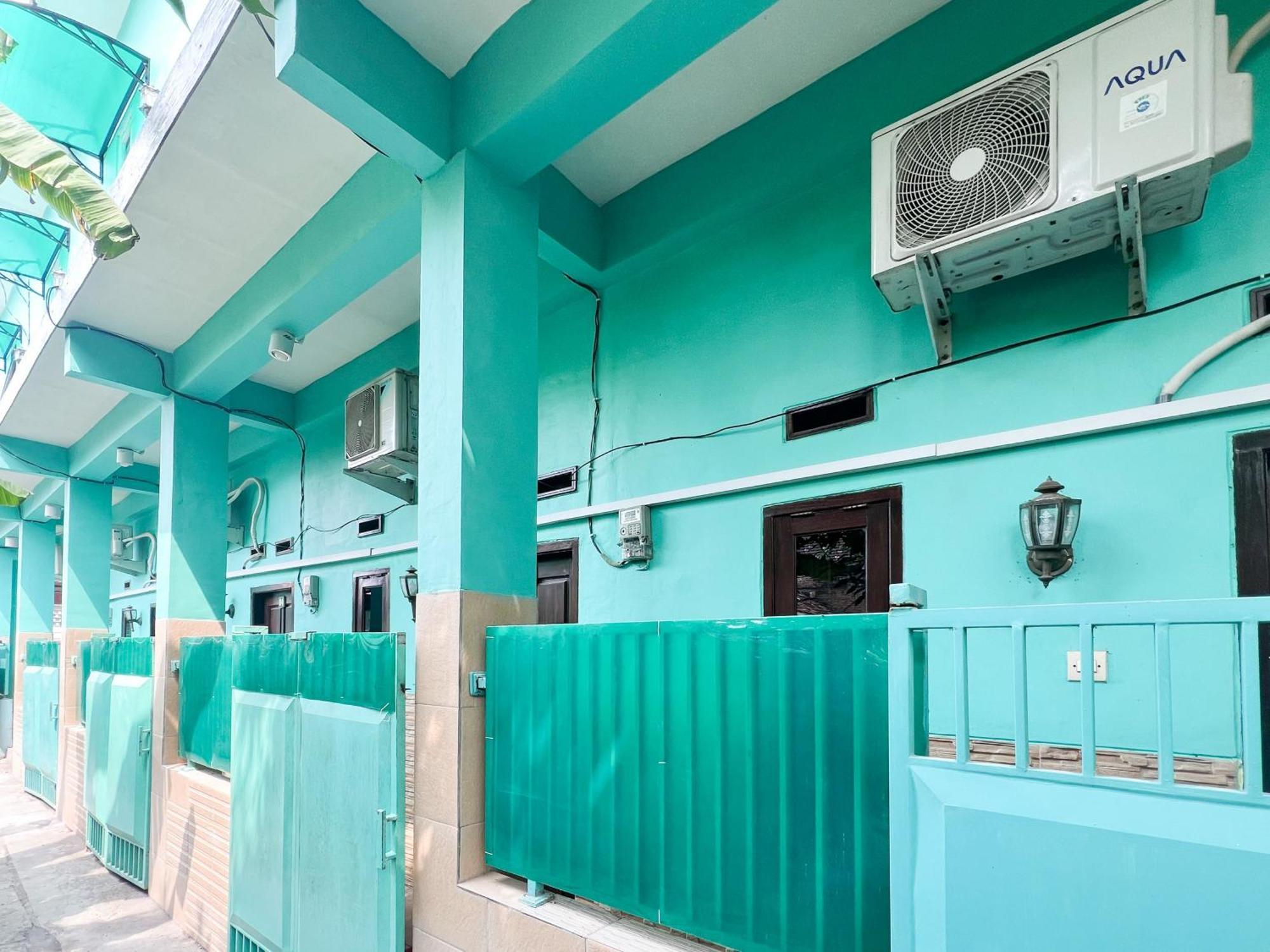 Reddoorz Near Sunrise Mall Mojokerto Экстерьер фото