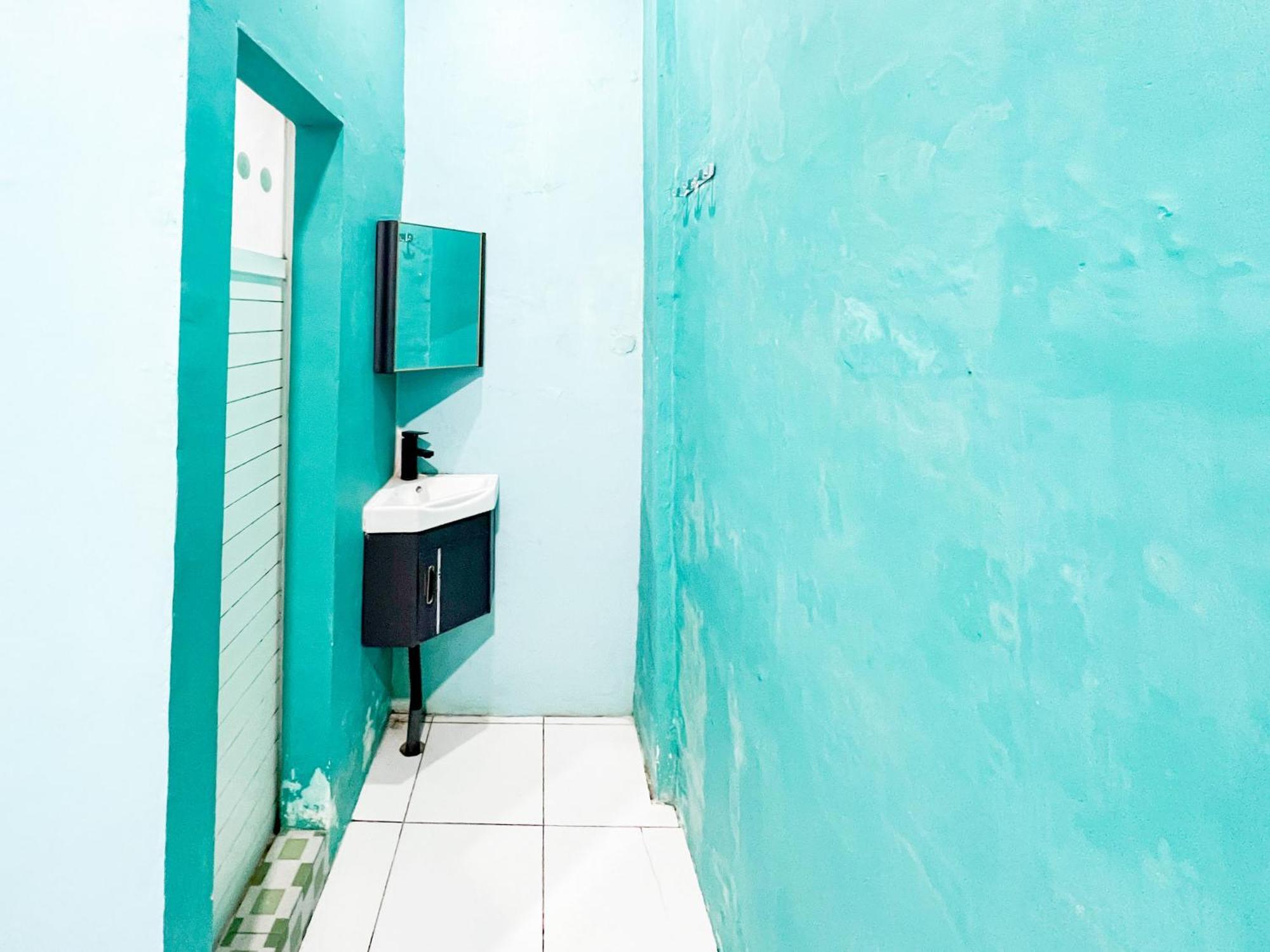 Reddoorz Near Sunrise Mall Mojokerto Экстерьер фото