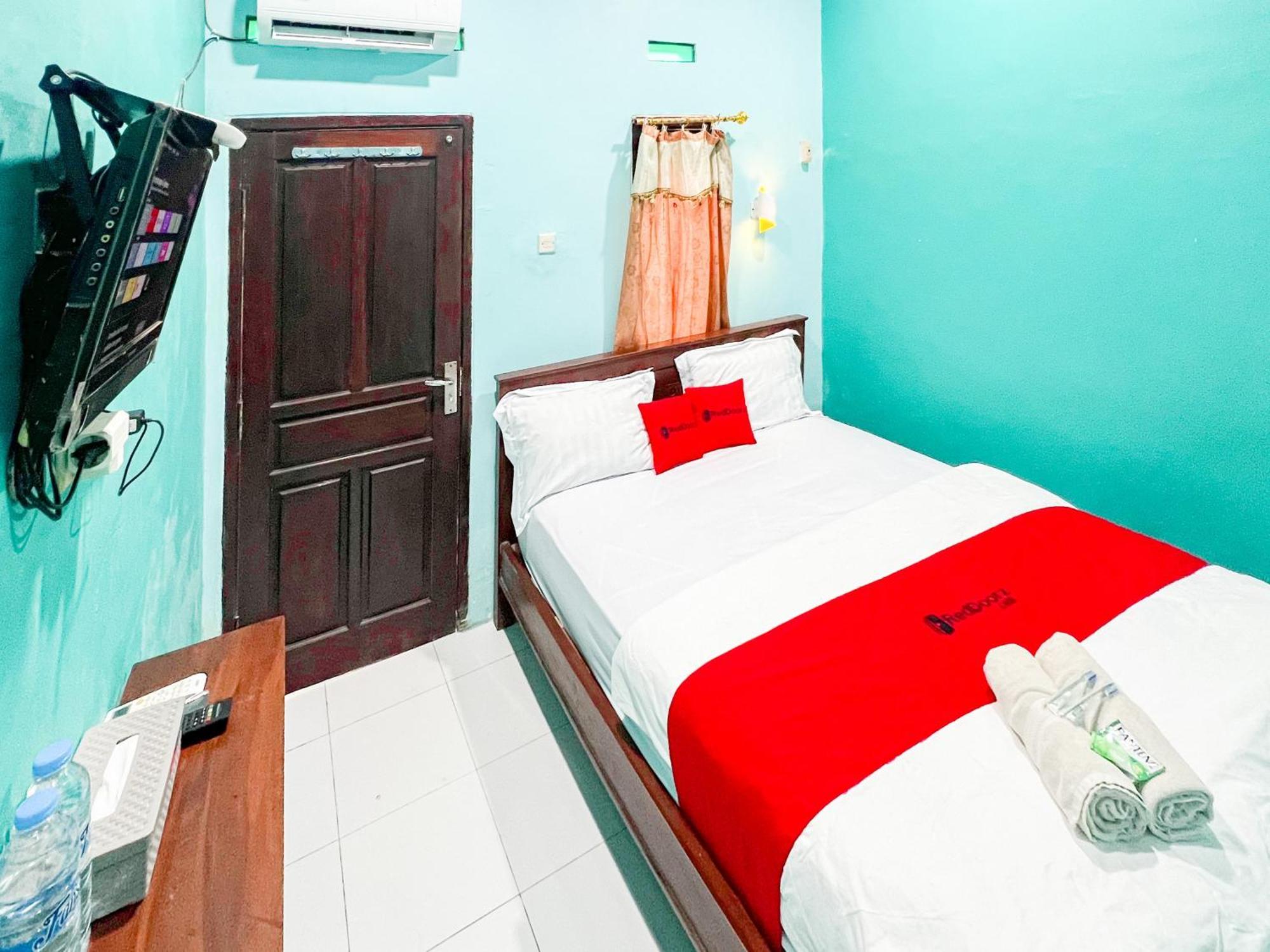 Reddoorz Near Sunrise Mall Mojokerto Экстерьер фото