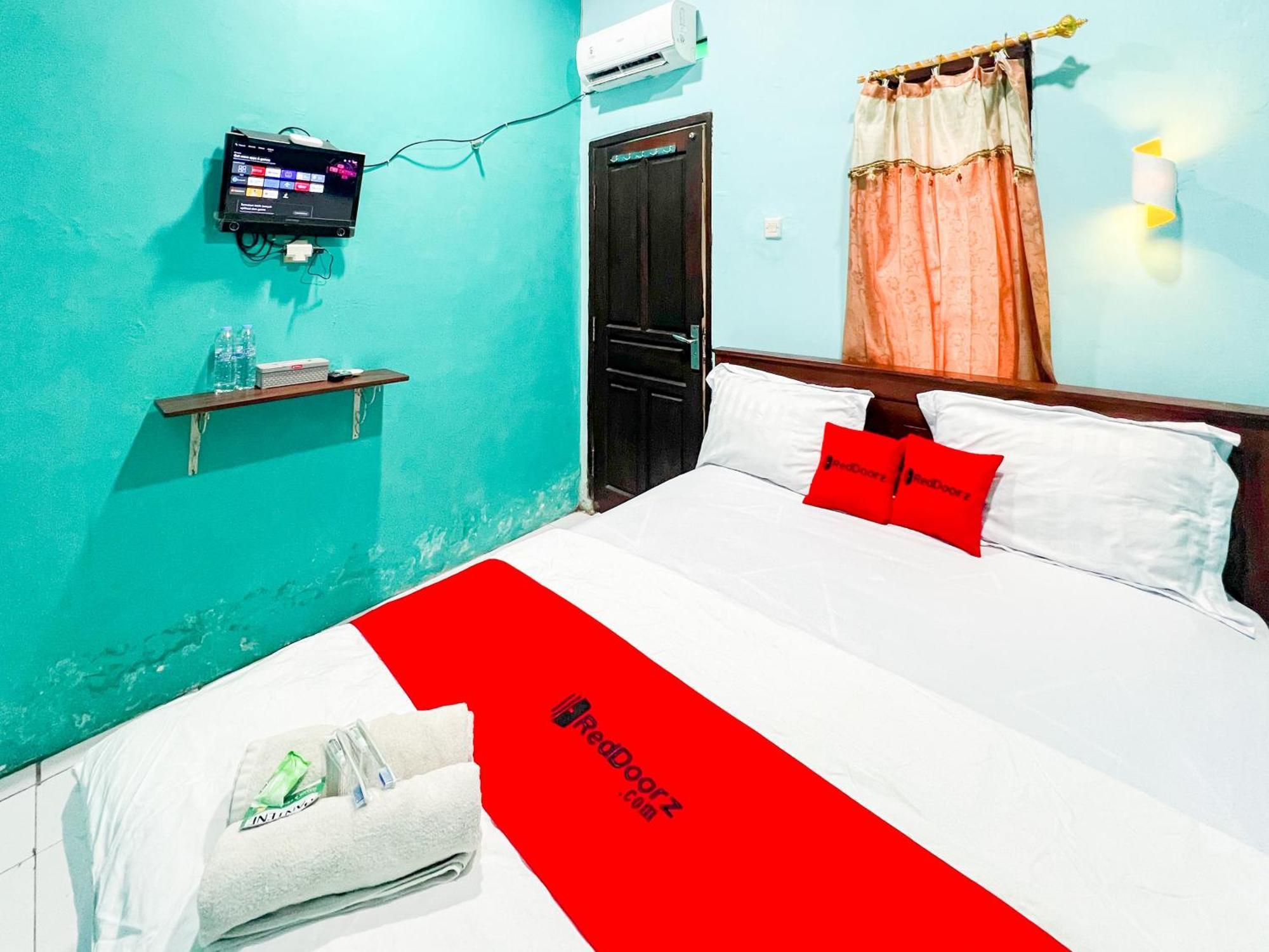 Reddoorz Near Sunrise Mall Mojokerto Экстерьер фото