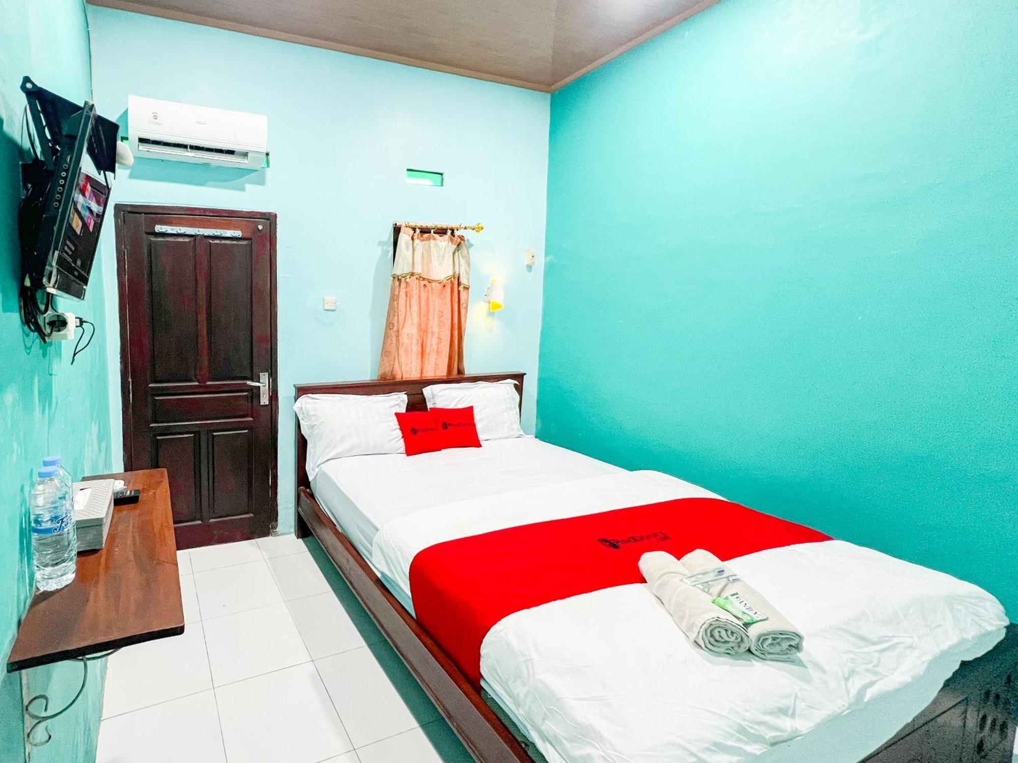 Reddoorz Near Sunrise Mall Mojokerto Экстерьер фото