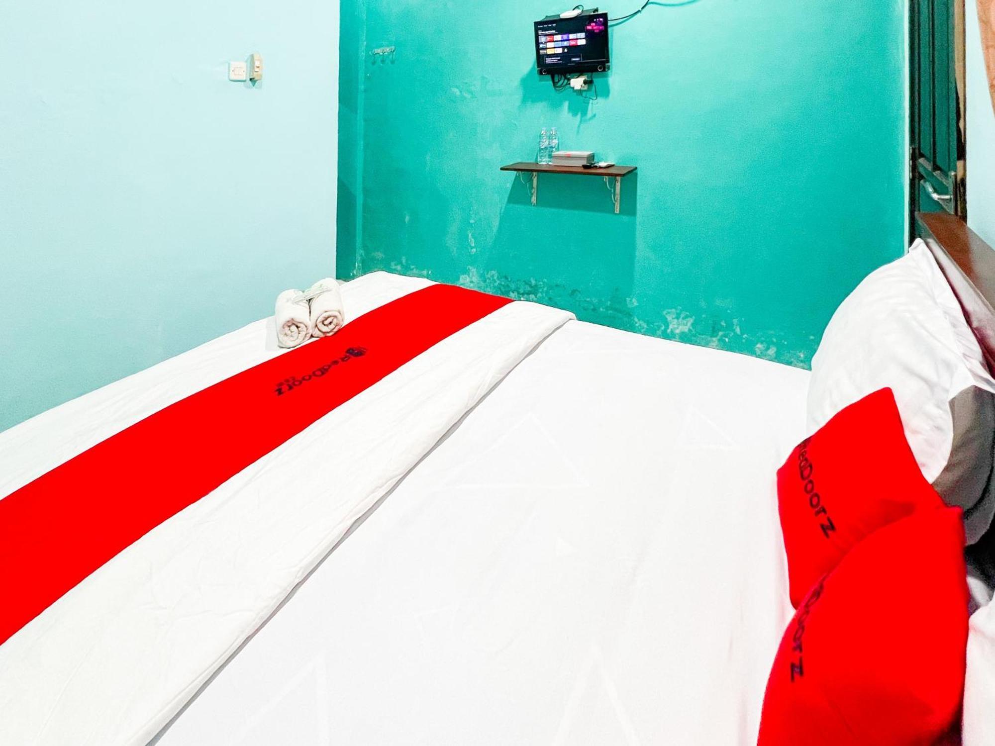 Reddoorz Near Sunrise Mall Mojokerto Экстерьер фото