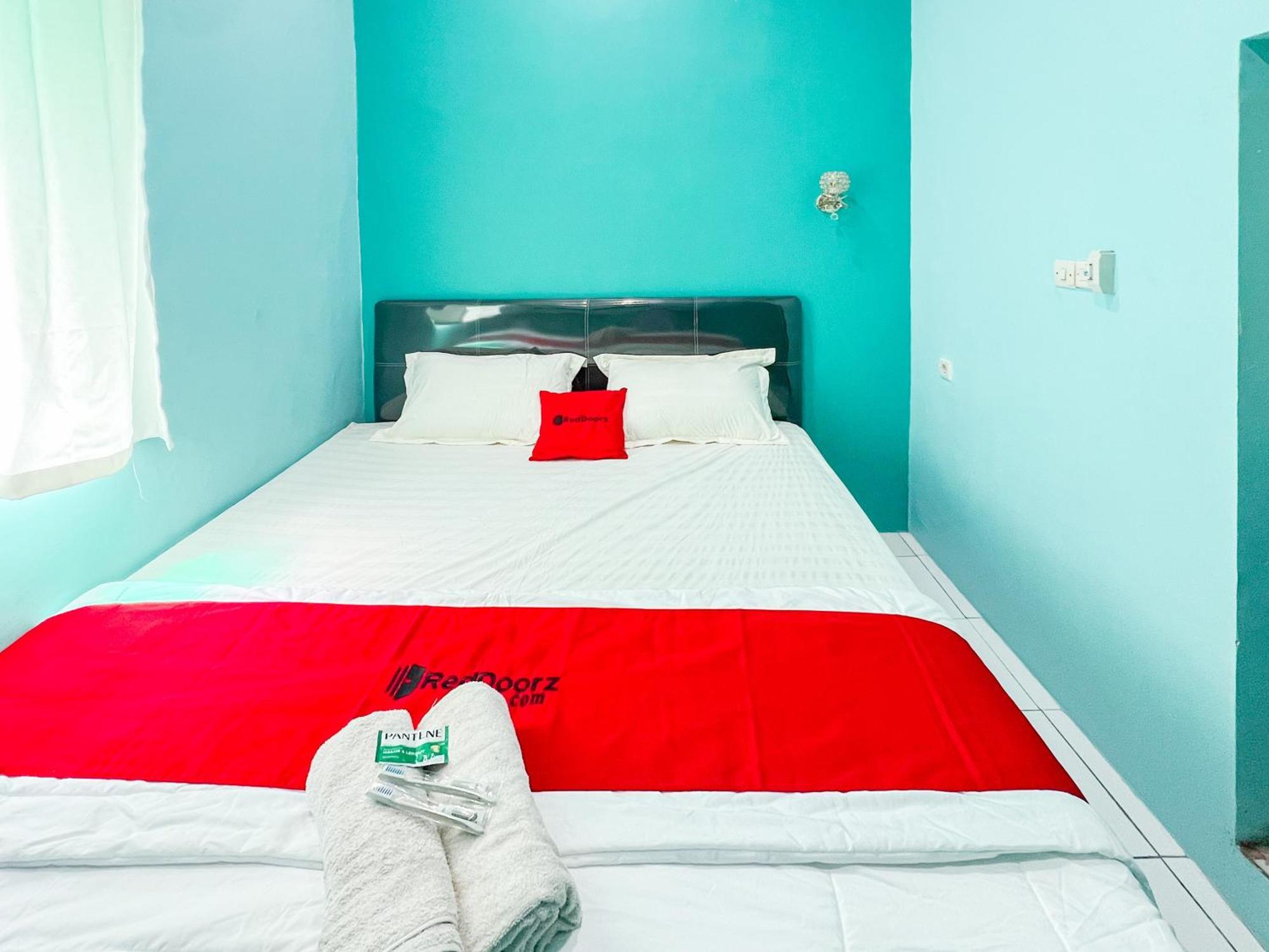 Reddoorz Near Sunrise Mall Mojokerto Экстерьер фото