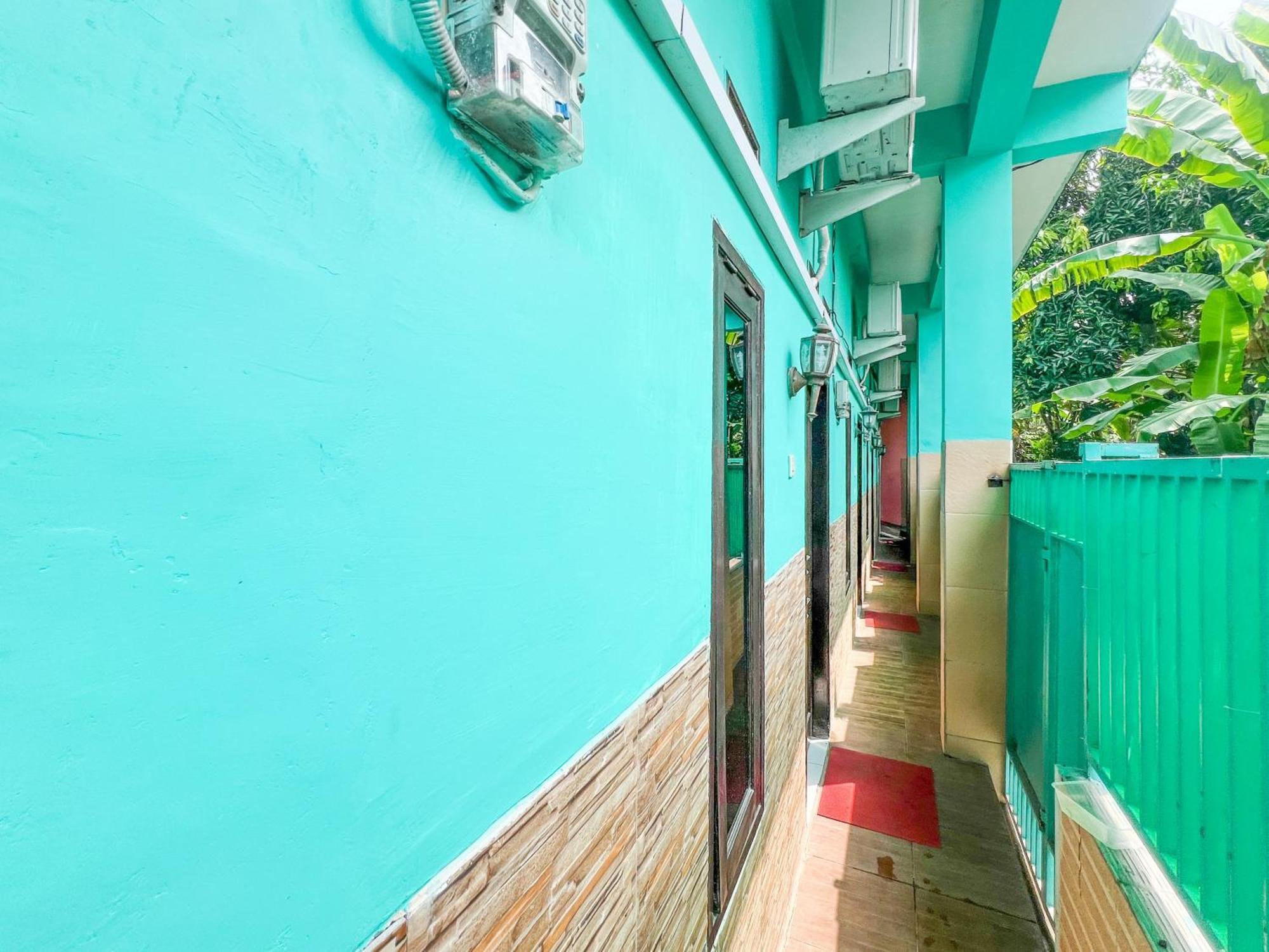 Reddoorz Near Sunrise Mall Mojokerto Экстерьер фото
