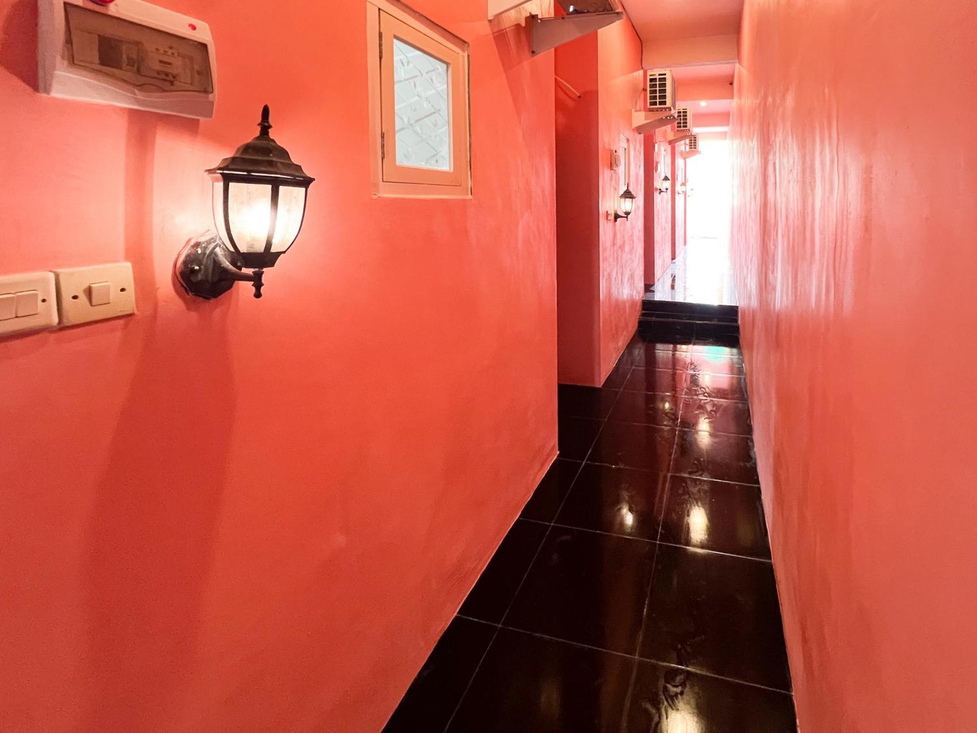 Reddoorz Near Sunrise Mall Mojokerto Экстерьер фото